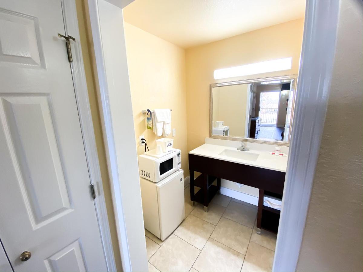 Econo Lodge Richmond-North Chesterfield Экстерьер фото