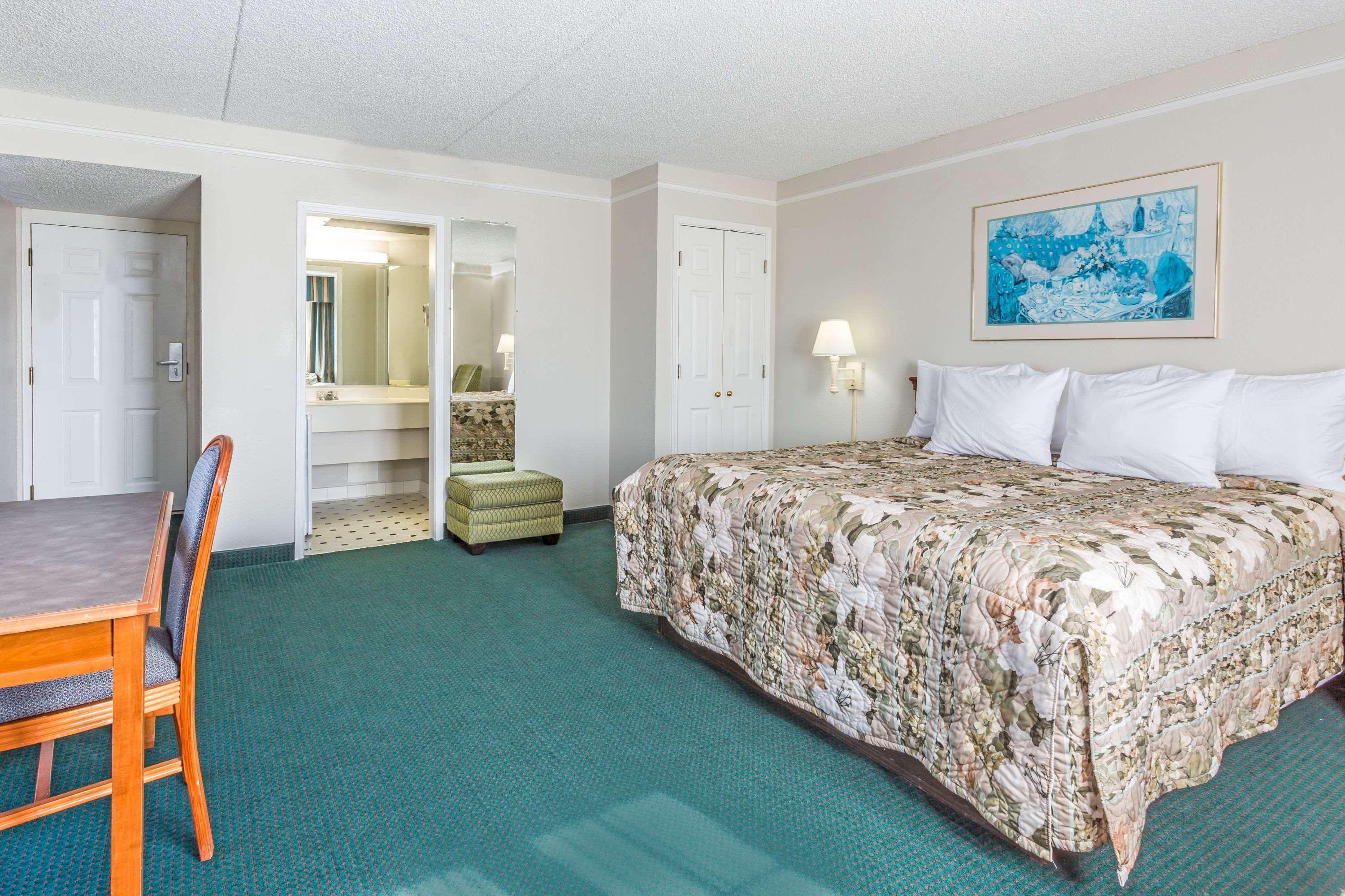 Econo Lodge Richmond-North Chesterfield Экстерьер фото