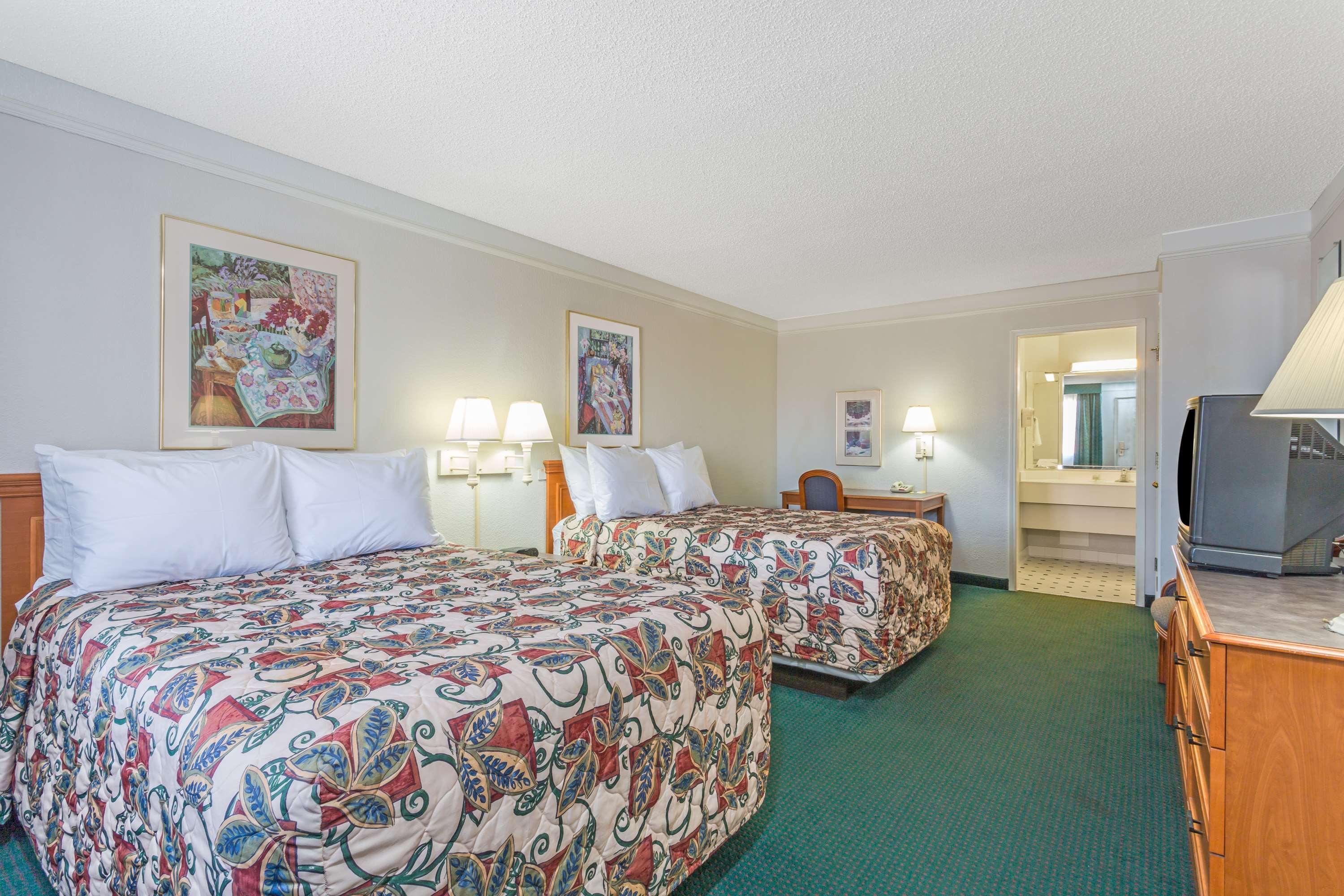 Econo Lodge Richmond-North Chesterfield Экстерьер фото