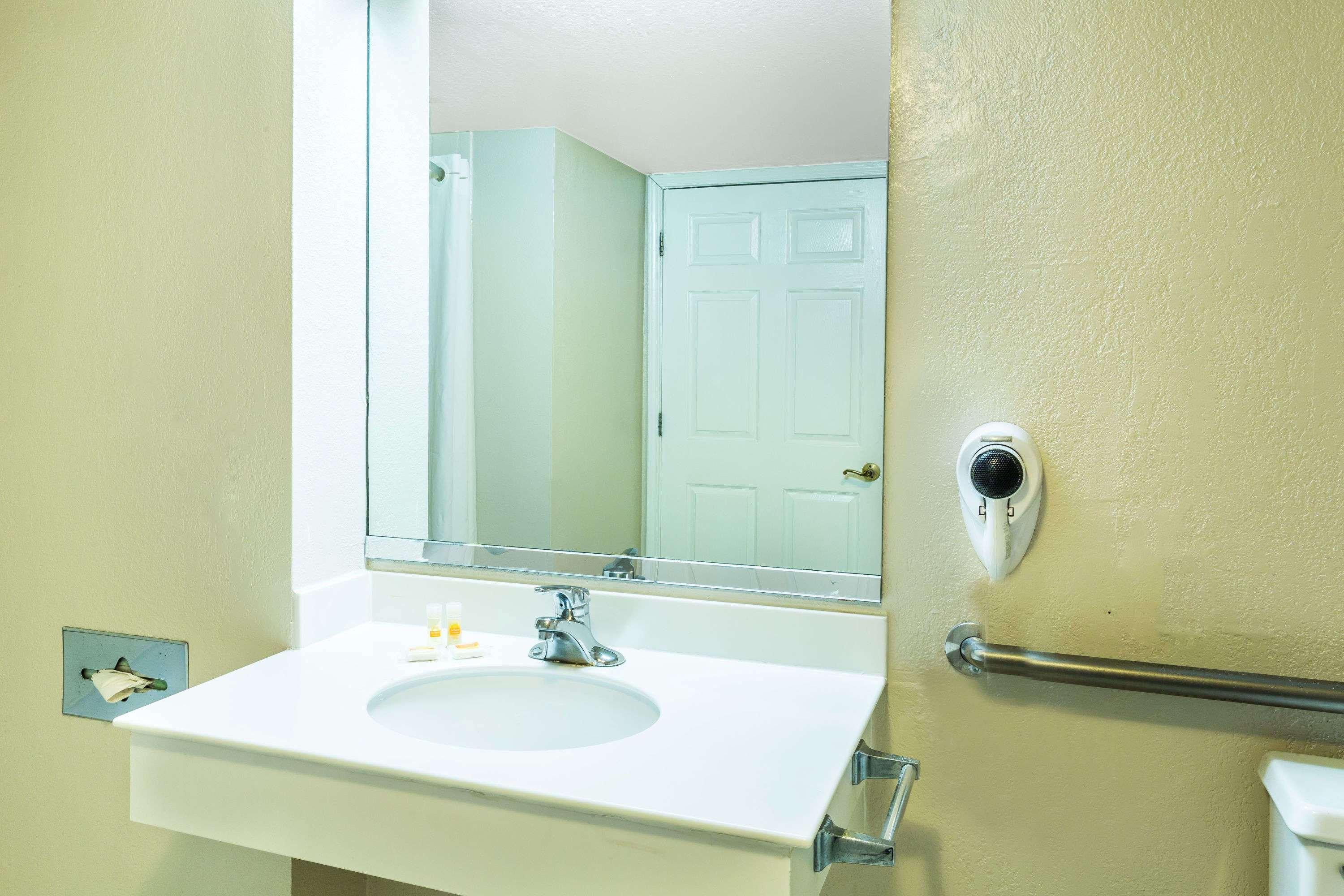 Econo Lodge Richmond-North Chesterfield Экстерьер фото