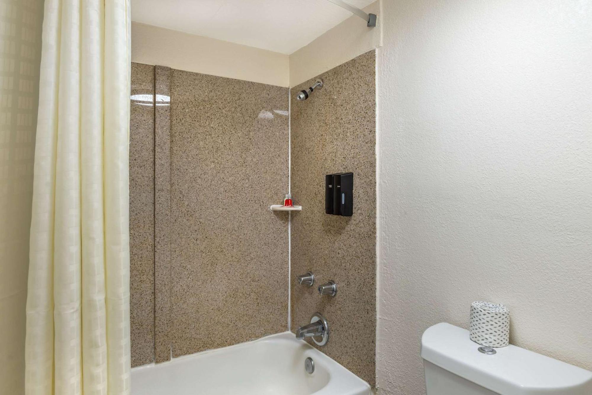 Econo Lodge Richmond-North Chesterfield Экстерьер фото